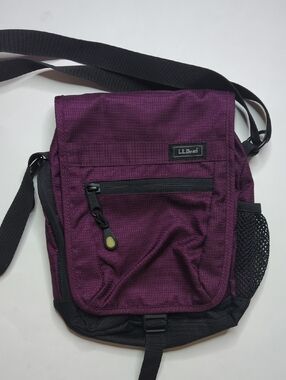 L.L. Bean Messenger Bag Multiple Pockets, Adjustable Strap, Purple/Burgundy